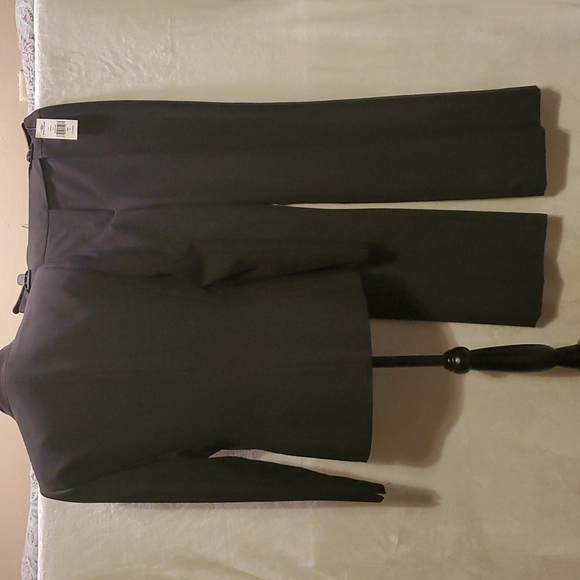 Tahari Pantsuit (does not include necklace) - Picture 3 of 16
